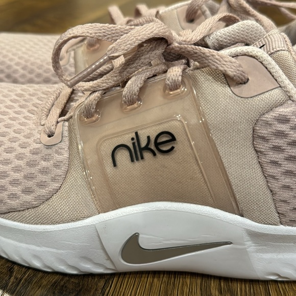 Nike - Picture 7 of 7